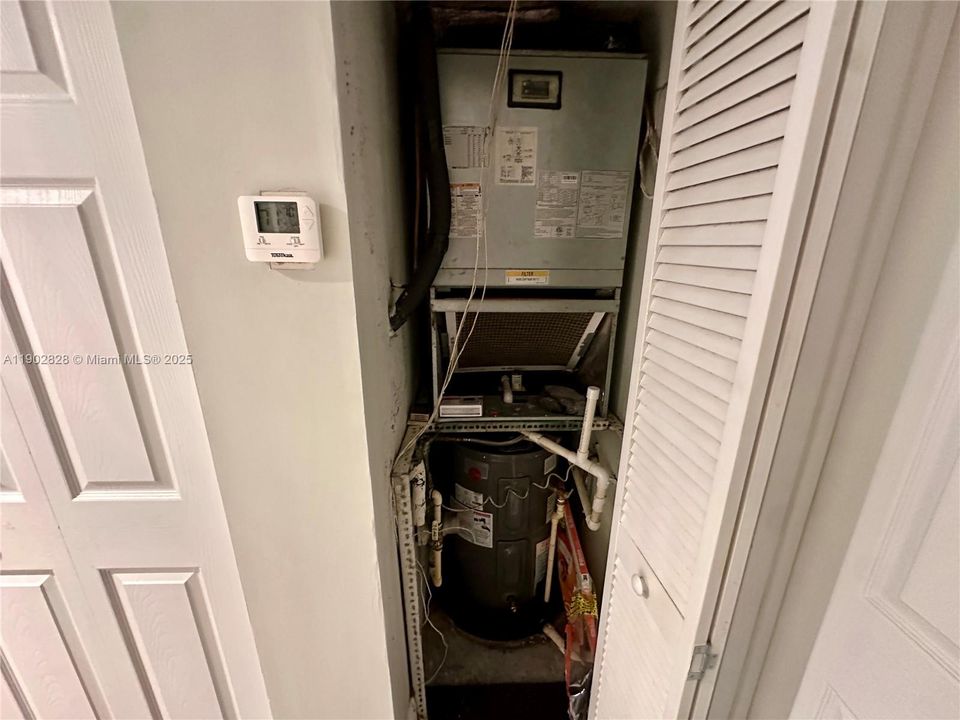 合同活跃: $239,900 (2 贝兹, 2 浴室, 1113 平方英尺)