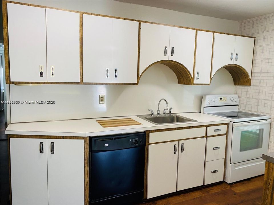 For Sale: $750,000 (0 beds, 0 baths, 1614 Square Feet)