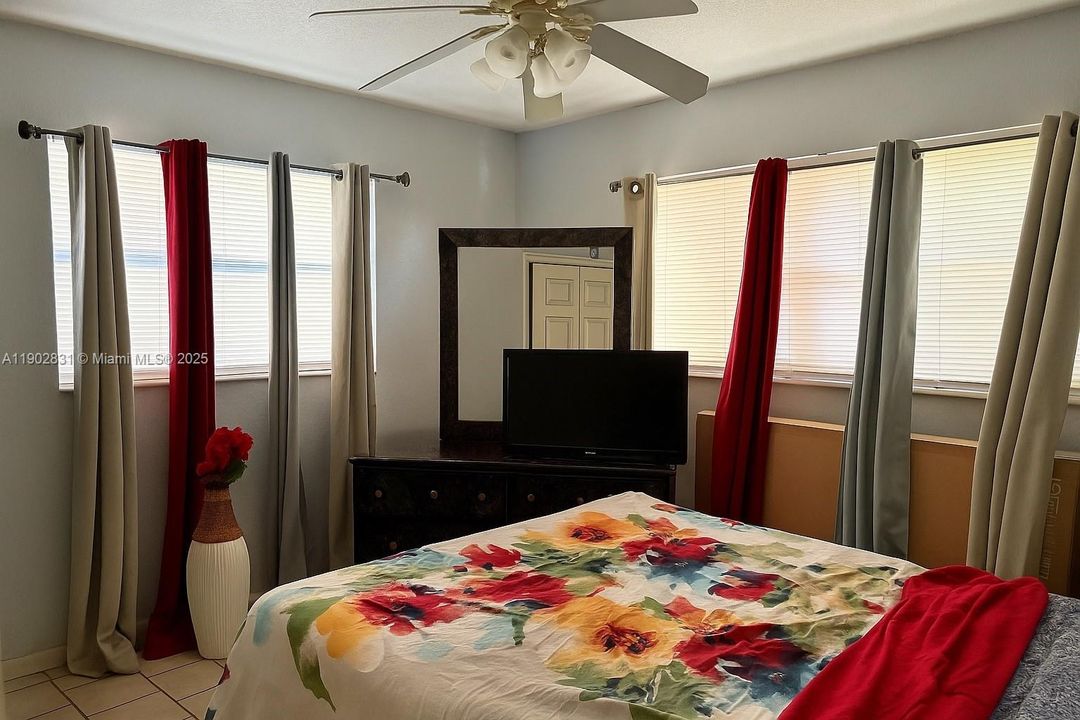 For Sale: $490,000 (3 beds, 2 baths, 1809 Square Feet)