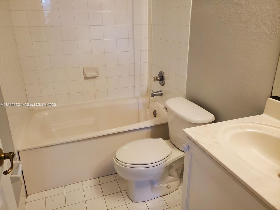 Active With Contract: $3,000 (3 beds, 3 baths, 1460 Square Feet)