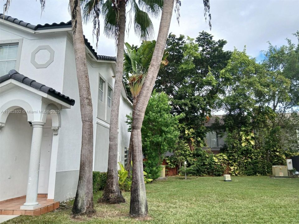 Active With Contract: $3,000 (3 beds, 3 baths, 1460 Square Feet)