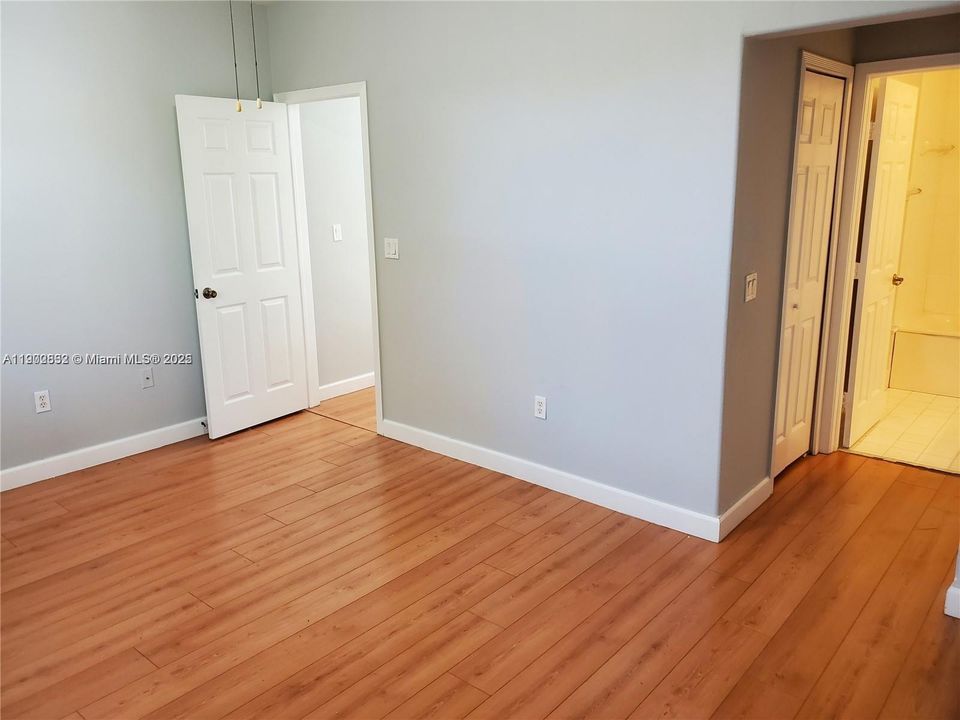 Active With Contract: $3,000 (3 beds, 3 baths, 1460 Square Feet)