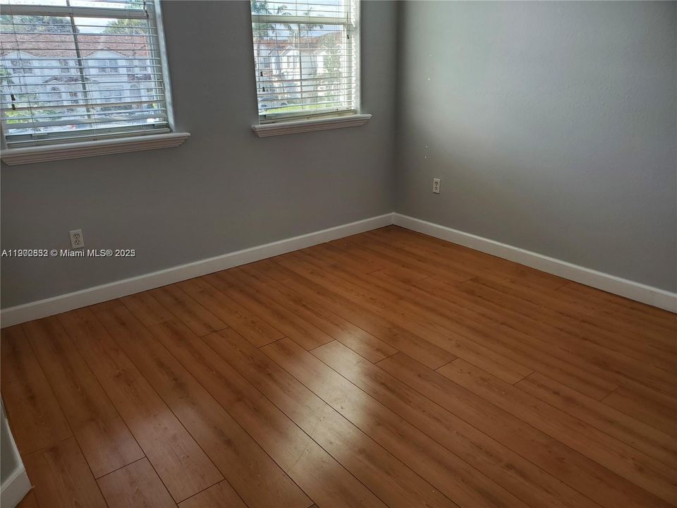 Active With Contract: $3,000 (3 beds, 3 baths, 1460 Square Feet)