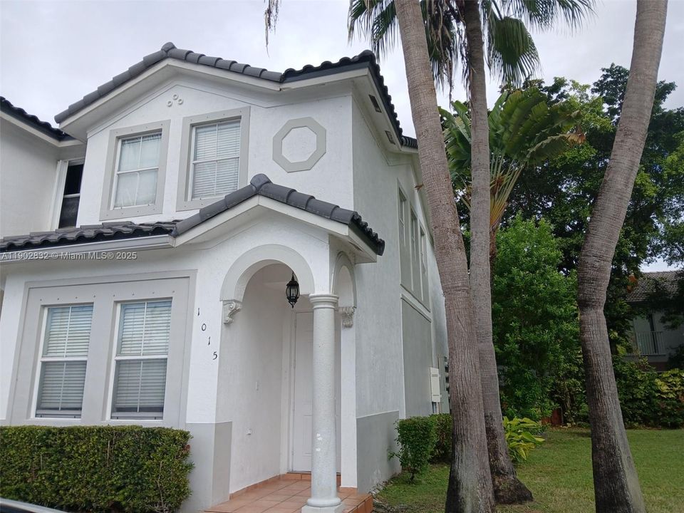 Active With Contract: $3,000 (3 beds, 3 baths, 1460 Square Feet)