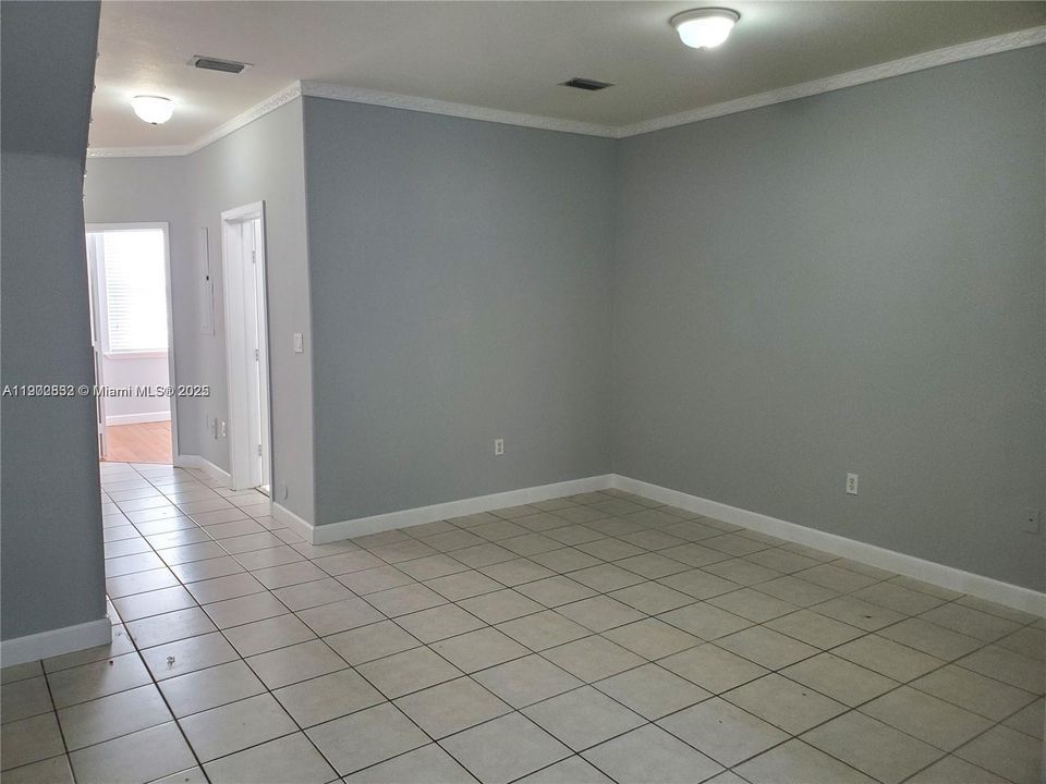 Active With Contract: $3,000 (3 beds, 3 baths, 1460 Square Feet)