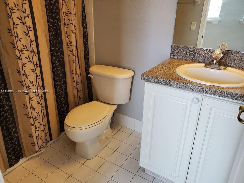 Active With Contract: $3,000 (3 beds, 3 baths, 1460 Square Feet)