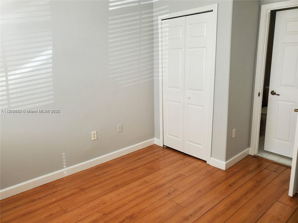 Active With Contract: $3,000 (3 beds, 3 baths, 1460 Square Feet)