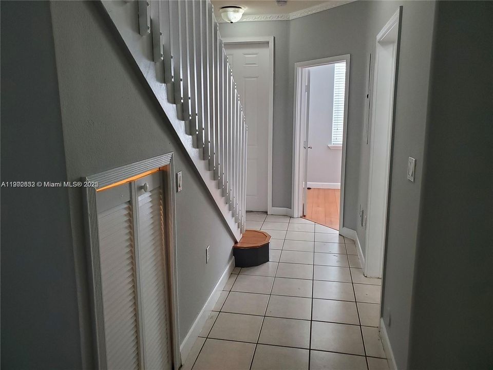 Active With Contract: $3,000 (3 beds, 3 baths, 1460 Square Feet)