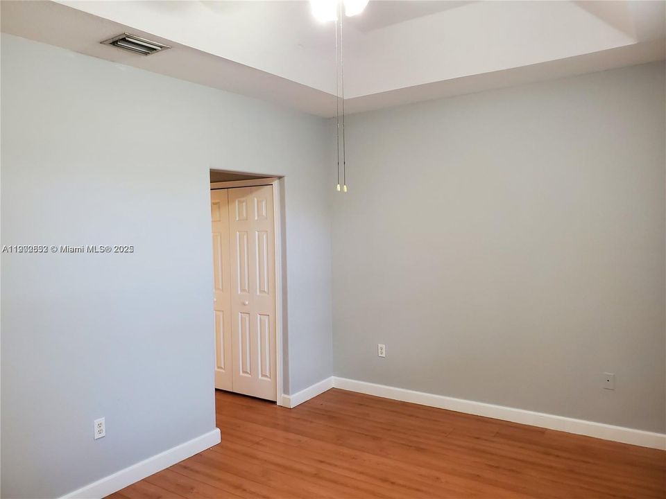 Active With Contract: $3,000 (3 beds, 3 baths, 1460 Square Feet)