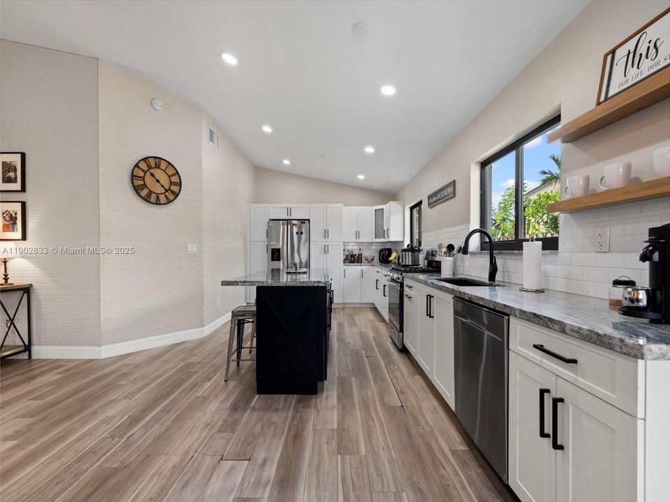 最近售出: $619,000 (3 贝兹, 2 浴室, 1449 平方英尺)