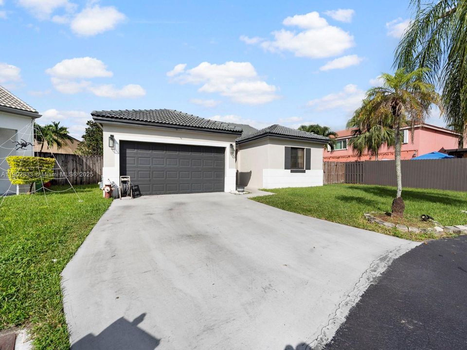 最近售出: $619,000 (3 贝兹, 2 浴室, 1449 平方英尺)