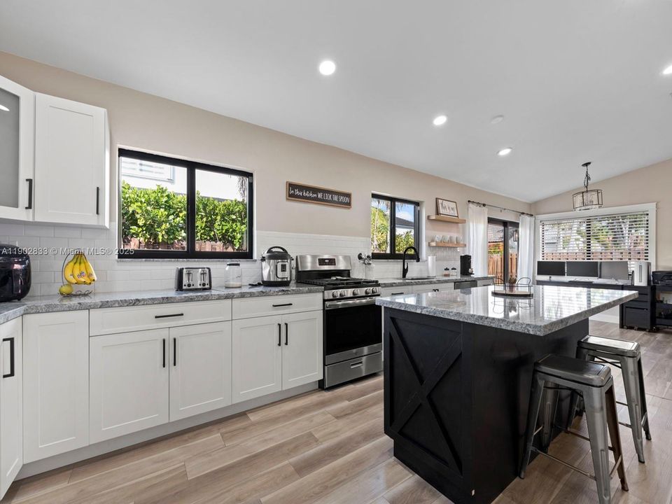 最近售出: $619,000 (3 贝兹, 2 浴室, 1449 平方英尺)