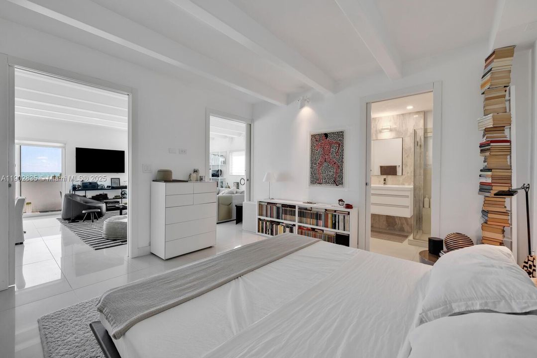 Recently Sold: $1,150,000 (1 beds, 2 baths, 902 Square Feet)