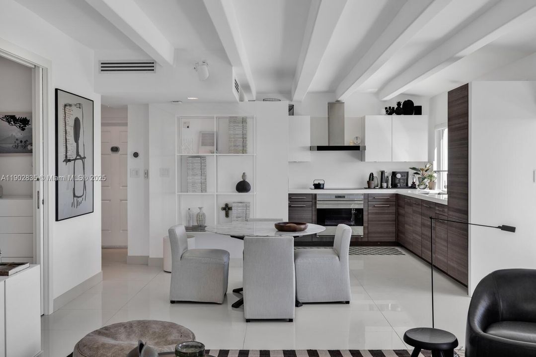 Recently Sold: $1,150,000 (1 beds, 2 baths, 902 Square Feet)