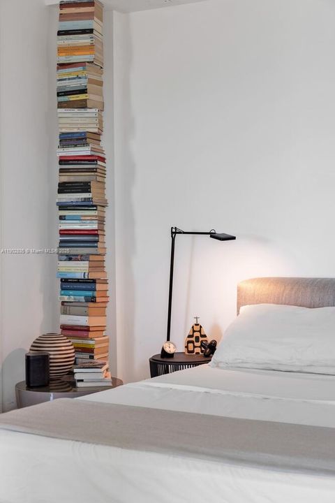 Recently Sold: $1,150,000 (1 beds, 2 baths, 902 Square Feet)