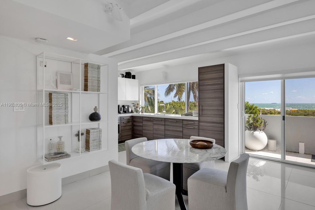 Recently Sold: $1,150,000 (1 beds, 2 baths, 902 Square Feet)