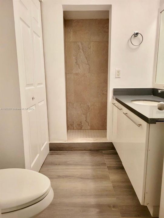 出租: $1,950 (2 贝兹, 2 浴室, 944 平方英尺)