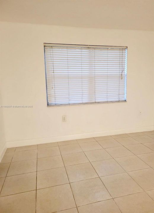 出租: $1,950 (2 贝兹, 2 浴室, 944 平方英尺)