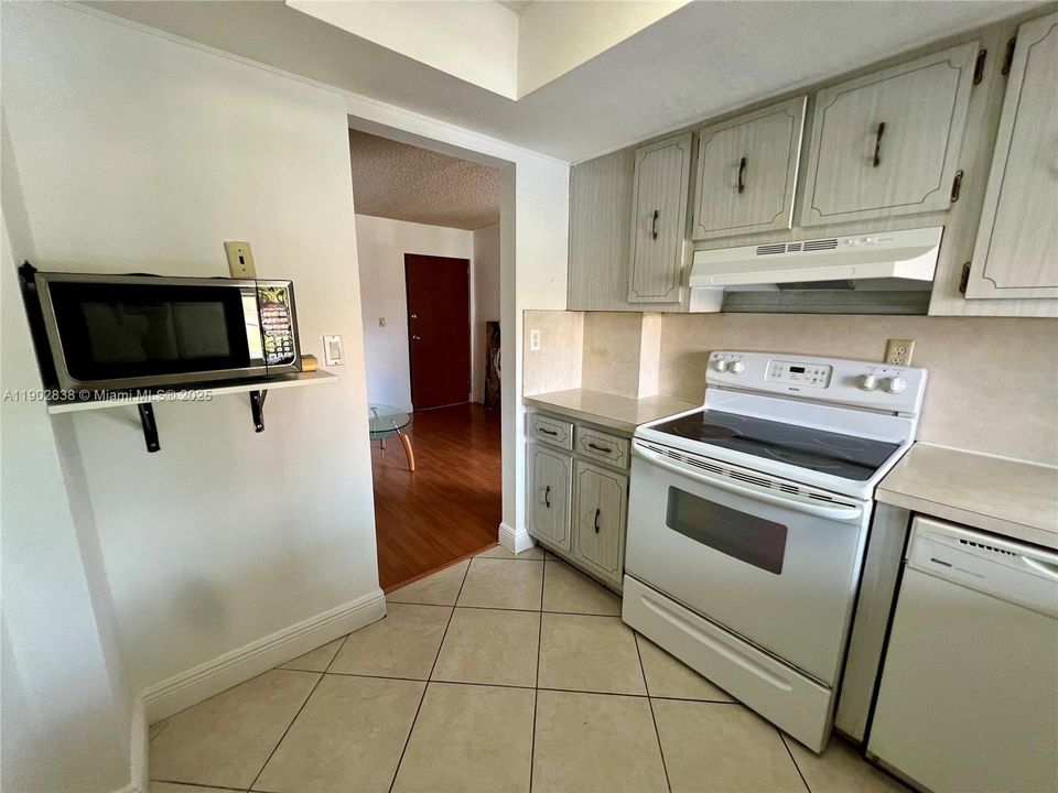 Recently Sold: $285,000 (3 beds, 2 baths, 1086 Square Feet)