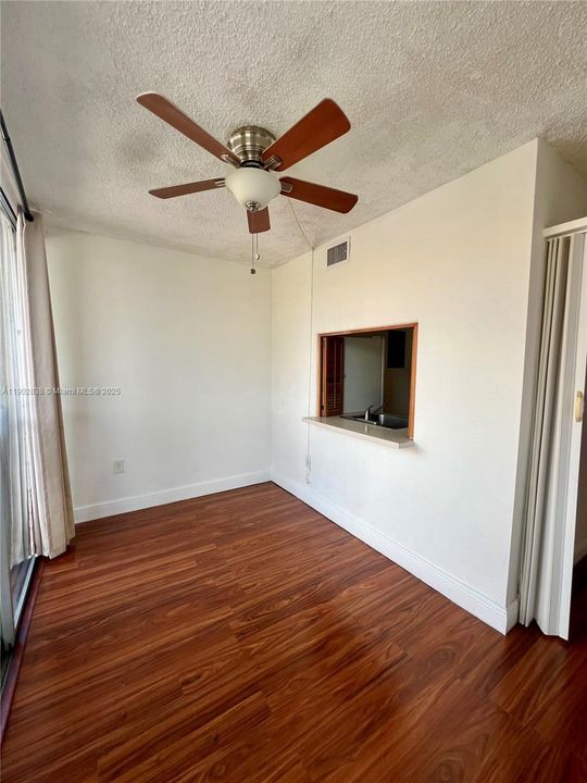 Recently Sold: $285,000 (3 beds, 2 baths, 1086 Square Feet)