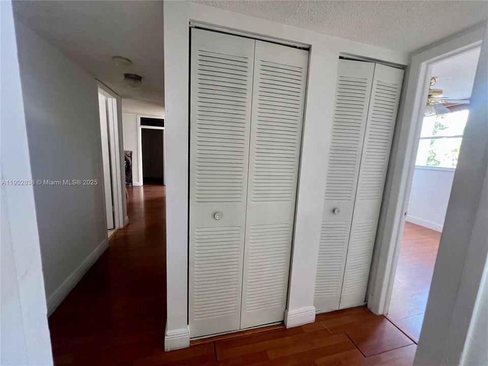 Recently Sold: $285,000 (3 beds, 2 baths, 1086 Square Feet)