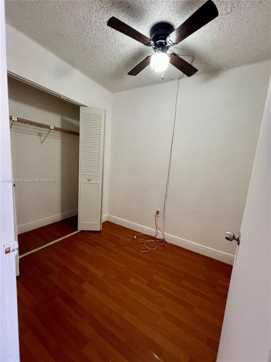 Recently Sold: $285,000 (3 beds, 2 baths, 1086 Square Feet)