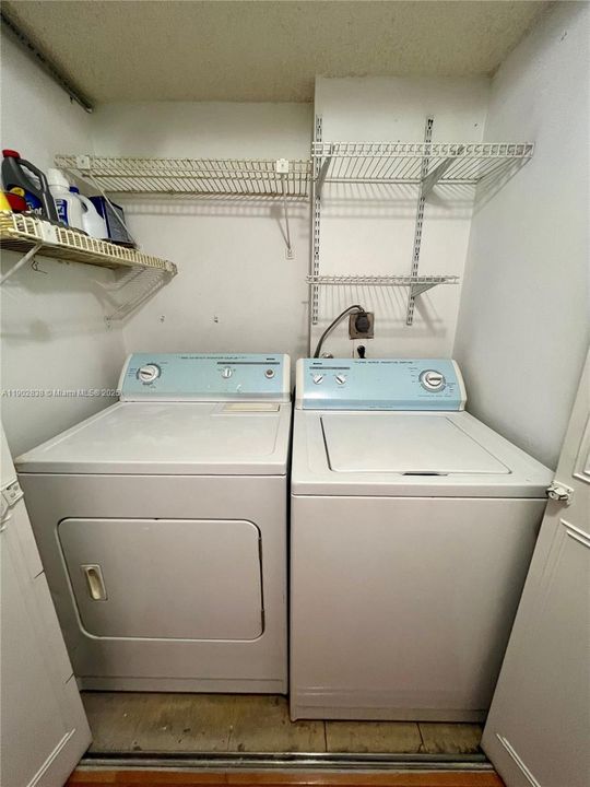 Recently Sold: $285,000 (3 beds, 2 baths, 1086 Square Feet)