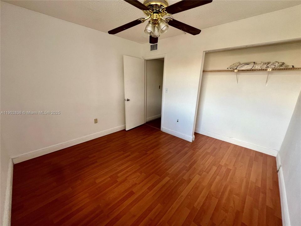 Recently Sold: $285,000 (3 beds, 2 baths, 1086 Square Feet)