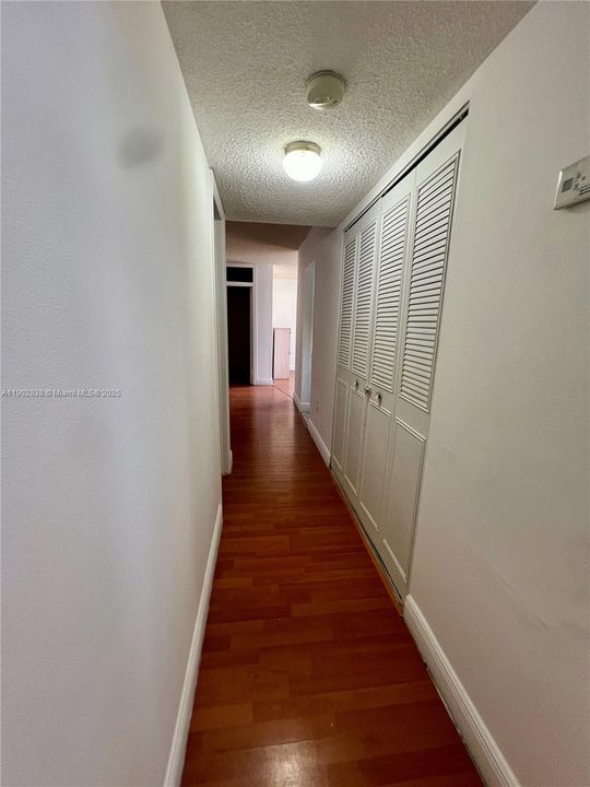 Recently Sold: $285,000 (3 beds, 2 baths, 1086 Square Feet)