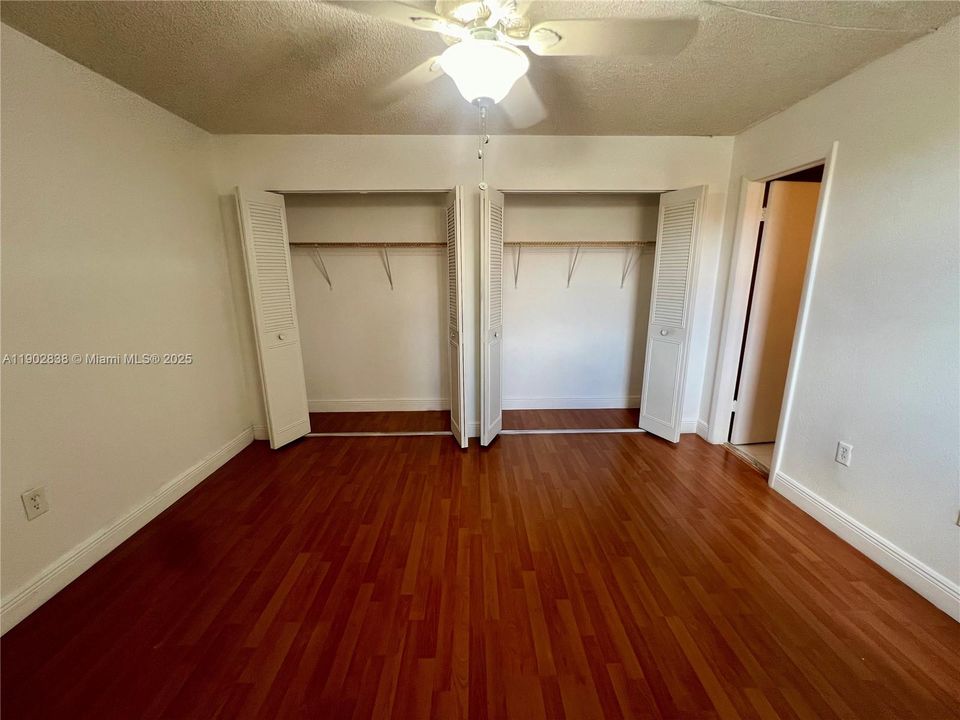 Recently Sold: $285,000 (3 beds, 2 baths, 1086 Square Feet)