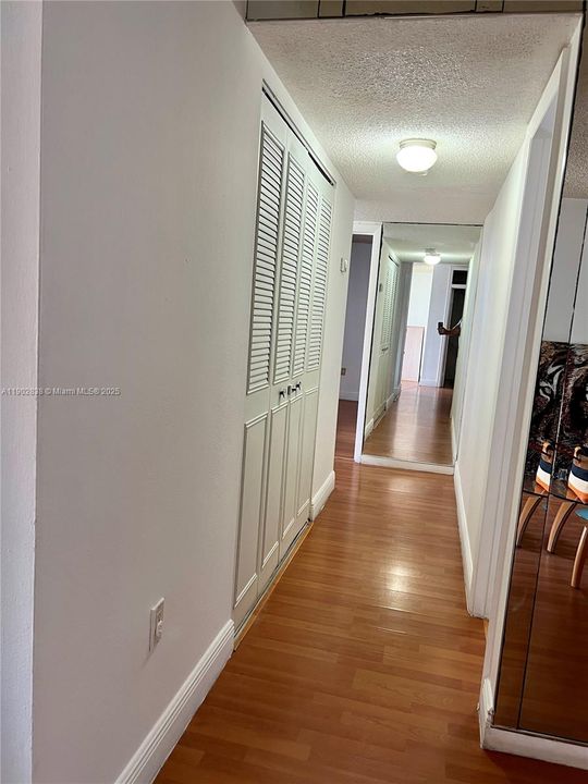 Recently Sold: $285,000 (3 beds, 2 baths, 1086 Square Feet)