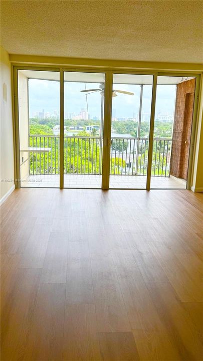 For Rent: $1,900 (1 beds, 1 baths, 1036 Square Feet)