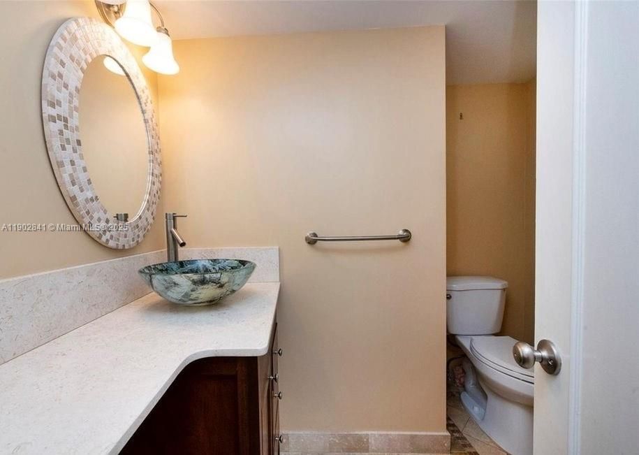 For Rent: $1,900 (1 beds, 1 baths, 1036 Square Feet)