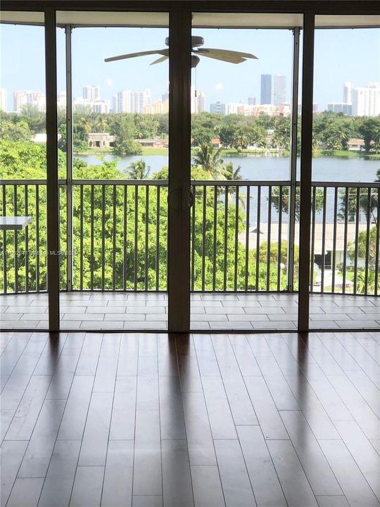 For Rent: $1,900 (1 beds, 1 baths, 1036 Square Feet)