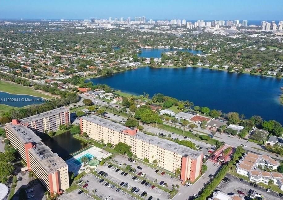 For Rent: $1,900 (1 beds, 1 baths, 1036 Square Feet)