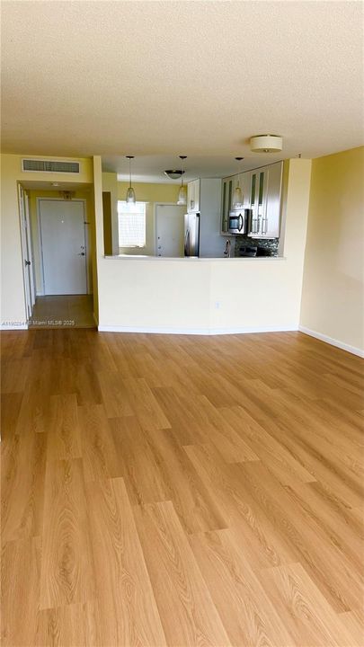 For Rent: $1,900 (1 beds, 1 baths, 1036 Square Feet)