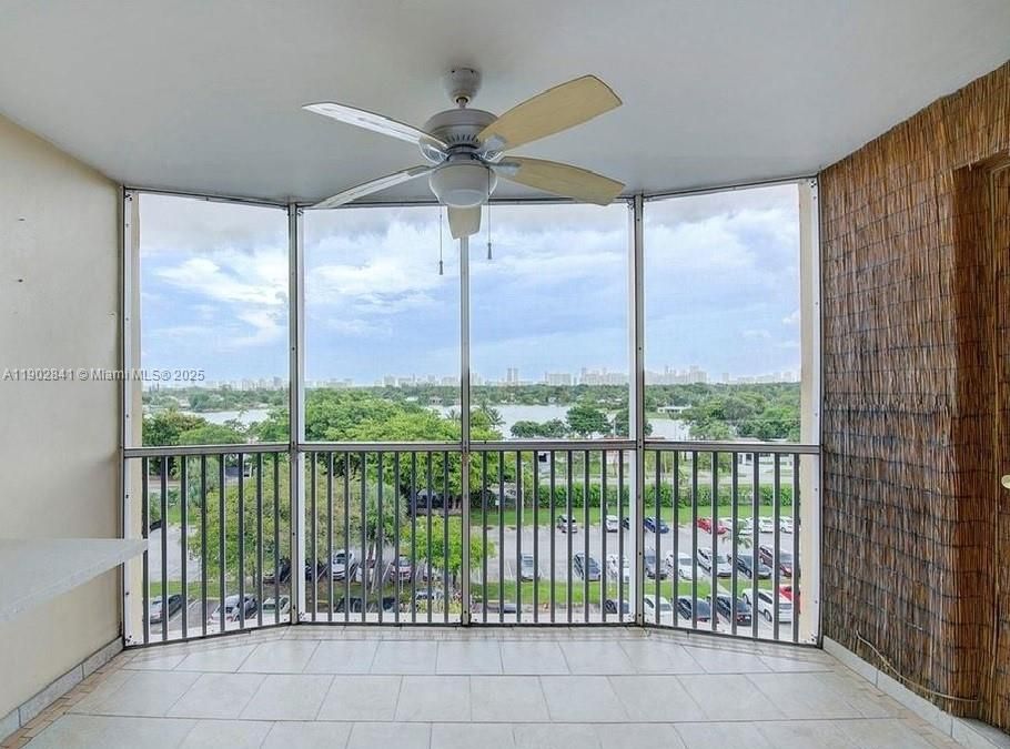 For Rent: $1,900 (1 beds, 1 baths, 1036 Square Feet)