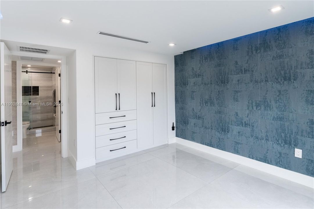 For Sale: $3,195,000 (5 beds, 3 baths, 2373 Square Feet)