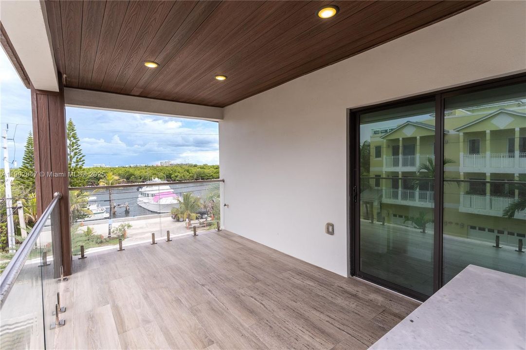 For Sale: $3,195,000 (5 beds, 3 baths, 2373 Square Feet)