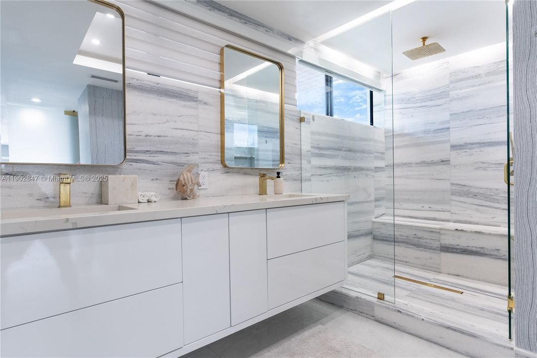 For Sale: $3,195,000 (5 beds, 3 baths, 2373 Square Feet)