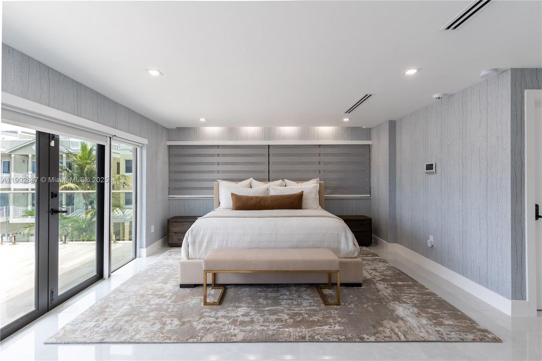 For Sale: $3,195,000 (5 beds, 3 baths, 2373 Square Feet)