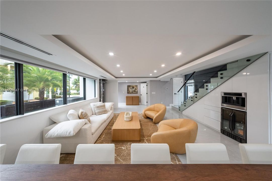 For Sale: $3,195,000 (5 beds, 3 baths, 2373 Square Feet)