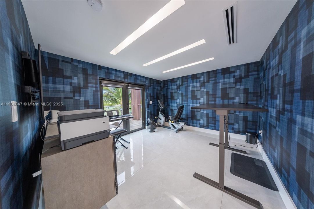 For Sale: $3,195,000 (5 beds, 3 baths, 2373 Square Feet)