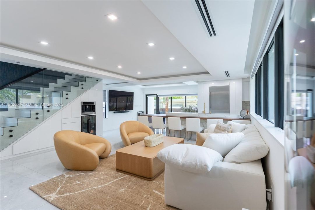 For Sale: $3,195,000 (5 beds, 3 baths, 2373 Square Feet)