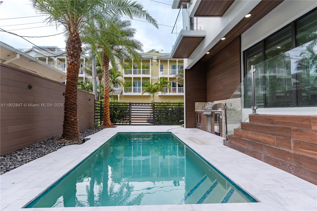 For Sale: $3,195,000 (5 beds, 3 baths, 2373 Square Feet)