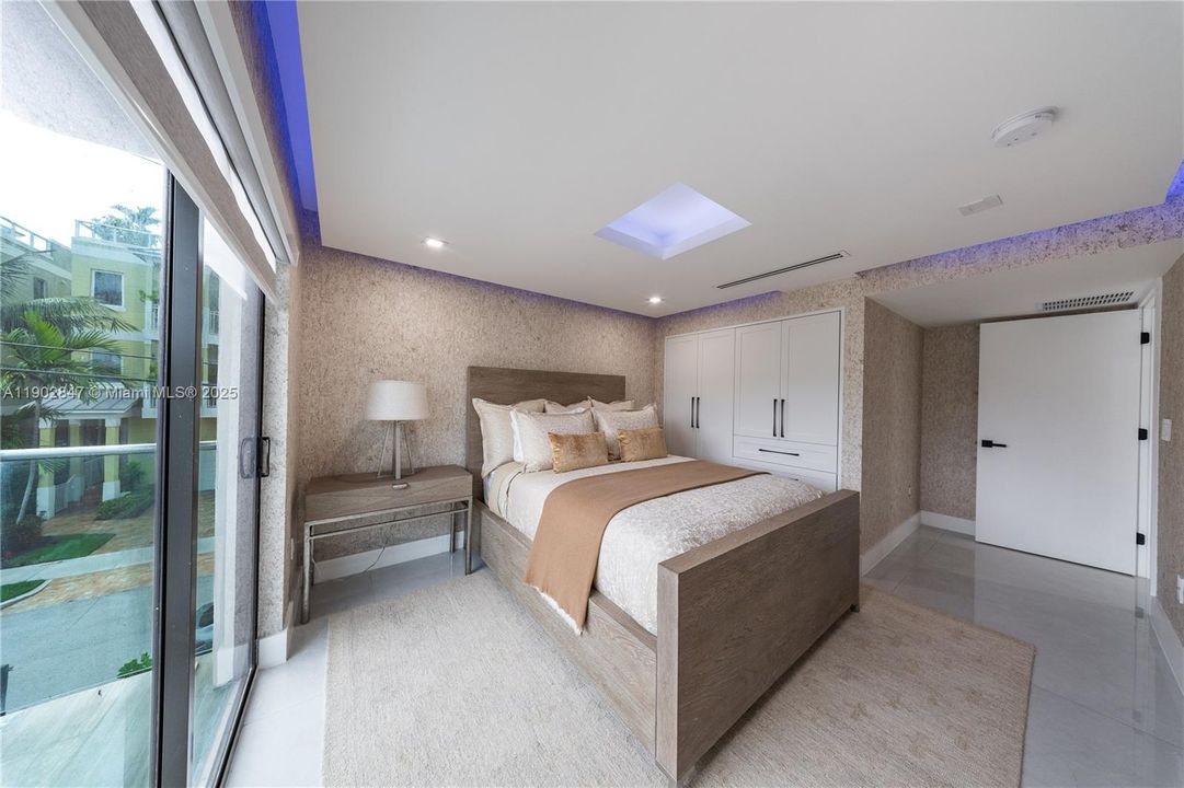 For Sale: $3,195,000 (5 beds, 3 baths, 2373 Square Feet)