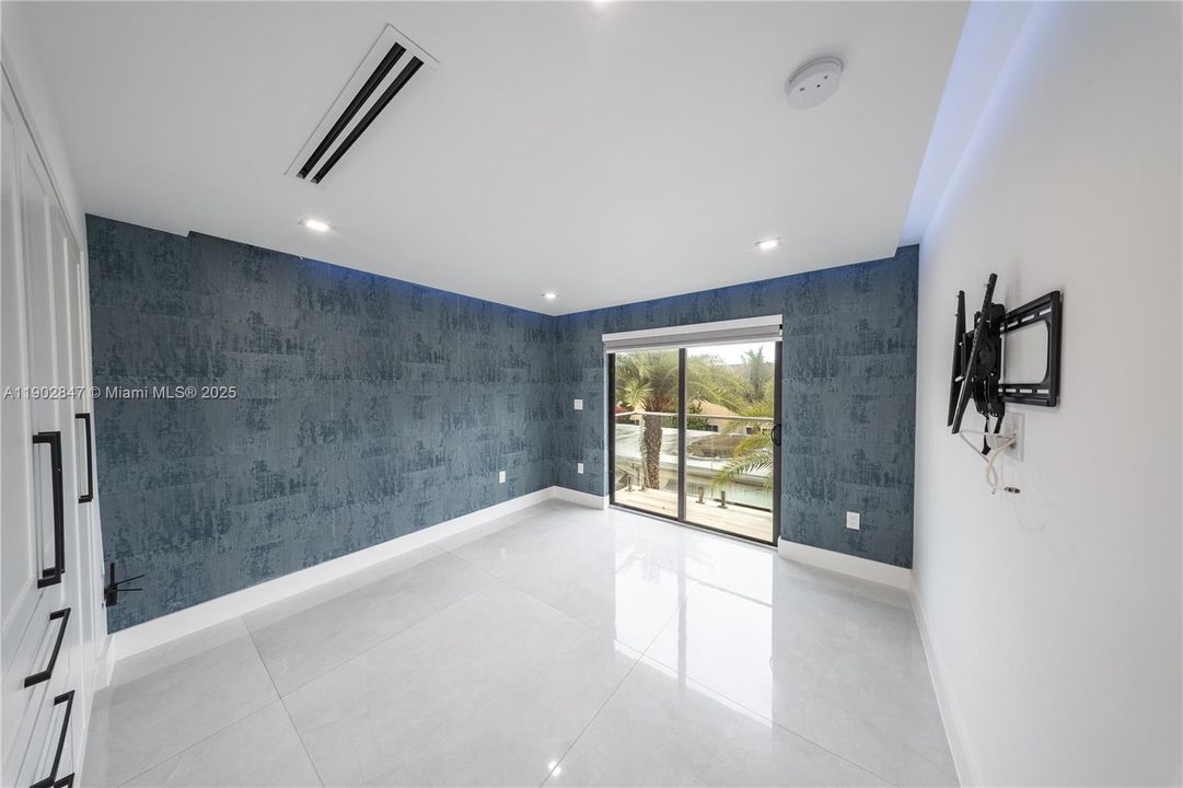 For Sale: $3,195,000 (5 beds, 3 baths, 2373 Square Feet)