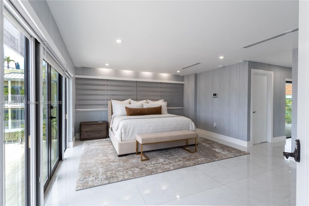 For Sale: $3,195,000 (5 beds, 3 baths, 2373 Square Feet)