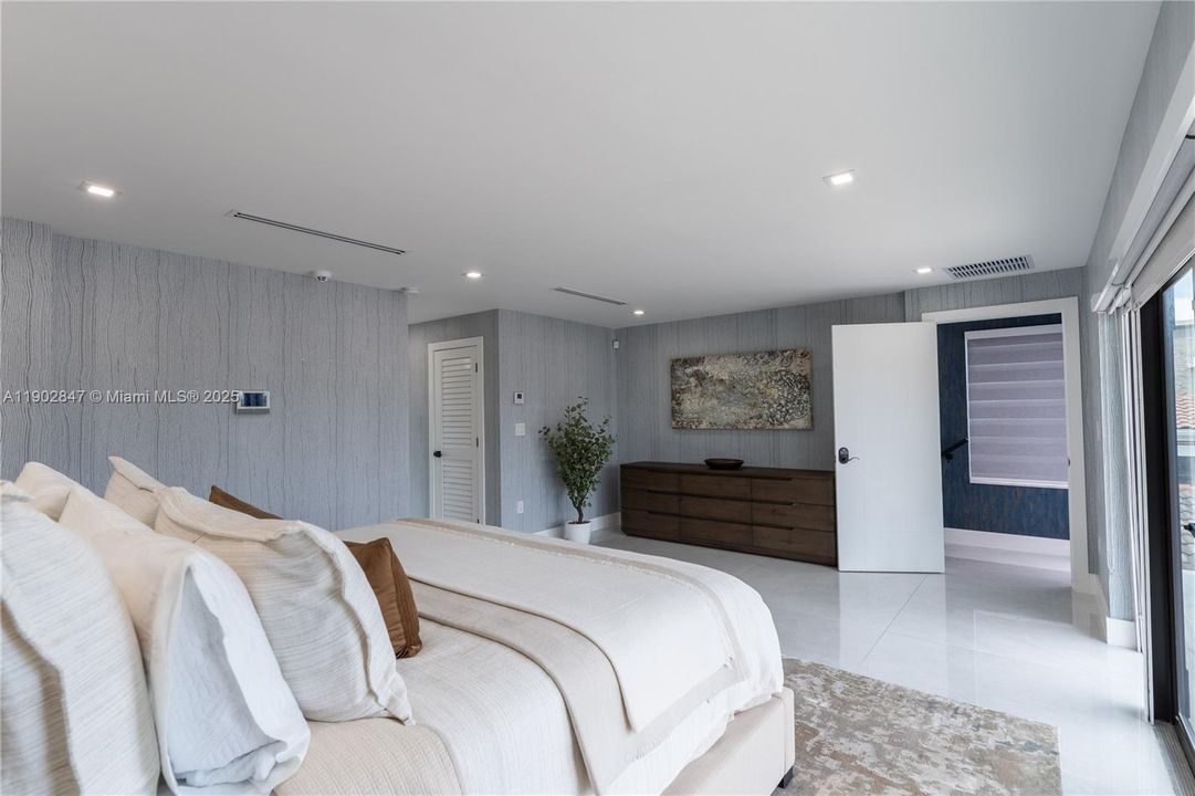 For Sale: $3,195,000 (5 beds, 3 baths, 2373 Square Feet)