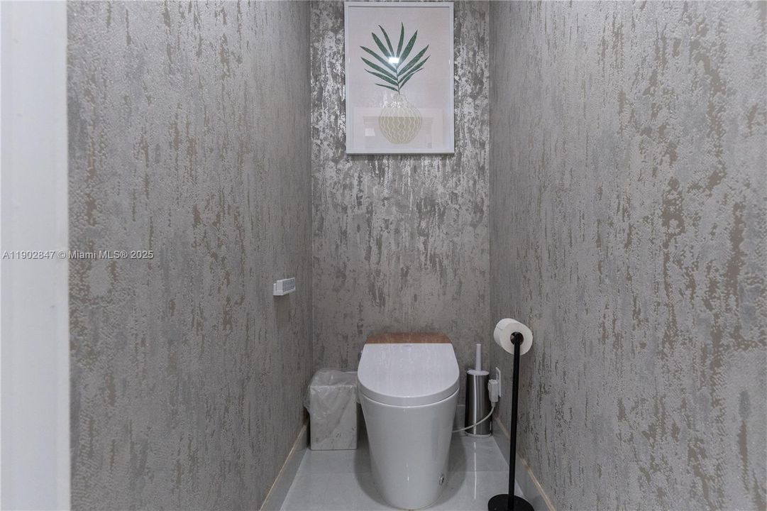 For Sale: $3,195,000 (5 beds, 3 baths, 2373 Square Feet)